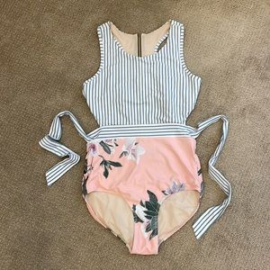 Albion fit Island Fever One-peice swim suit M VGUC